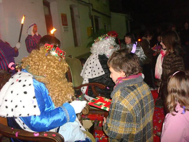 Los Reyes Magos de Oriente llegan a Busto